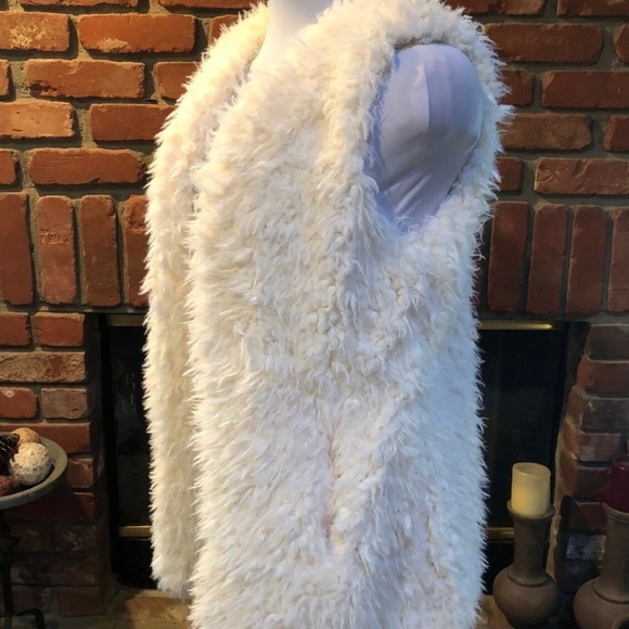 Off White Soft Plush Faux Fur Jacket Vest - Picture 5 of 6